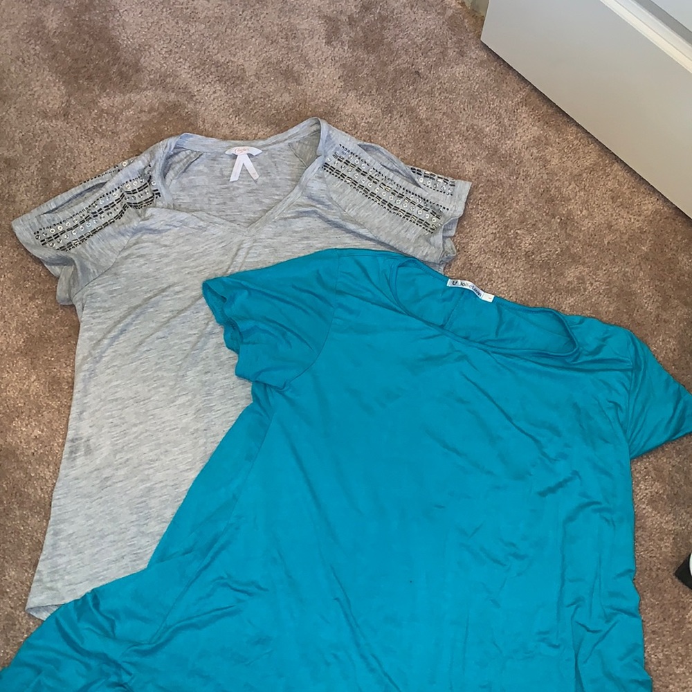 Set of 2 women’s casual shirts